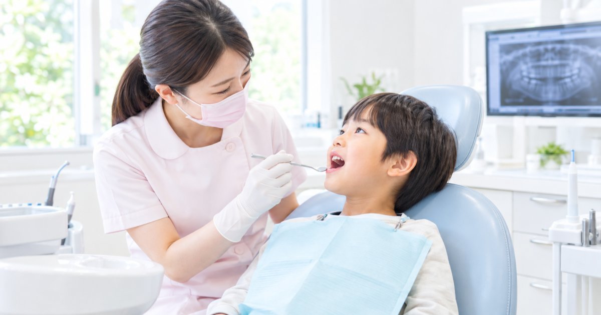 症状別にみる受診時期の判断基準|受け口・出っ歯・叢生の特徴